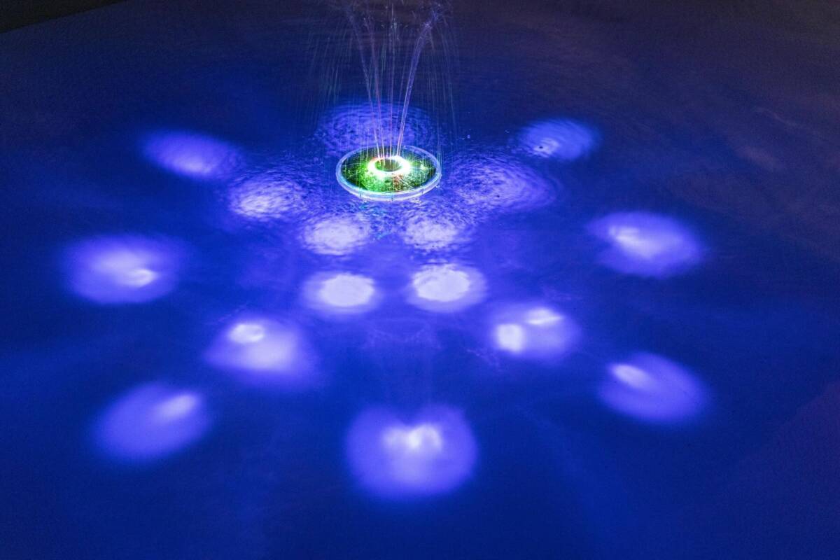 Bestway® FloatBright™ 58849 Güneş Enerjili LED Işıklandırnalı Havuz Fıskiye 3